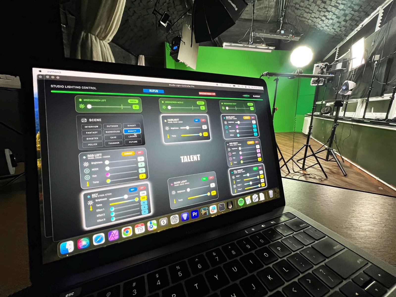 Professional greenscreen stage with DMX lighting